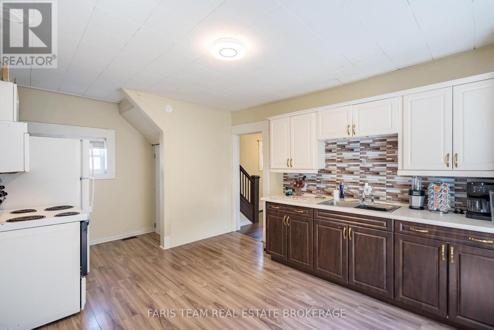 275 Gill Street Property Photo 6