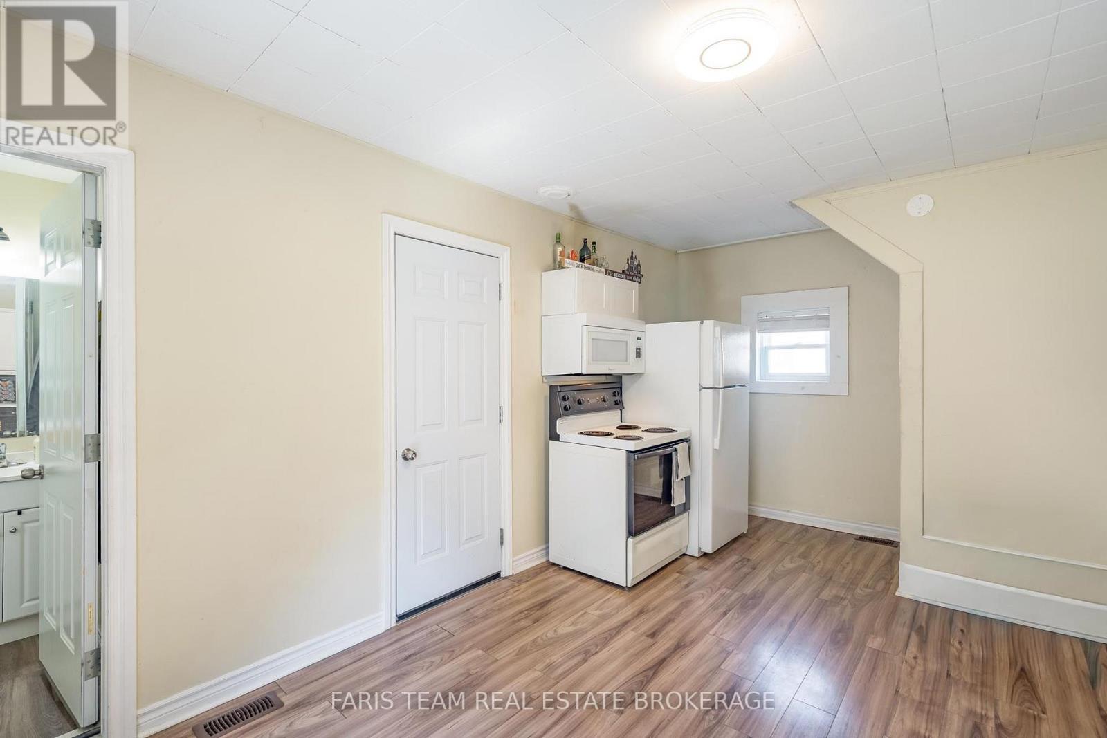 275 Gill Street Property Photo 7