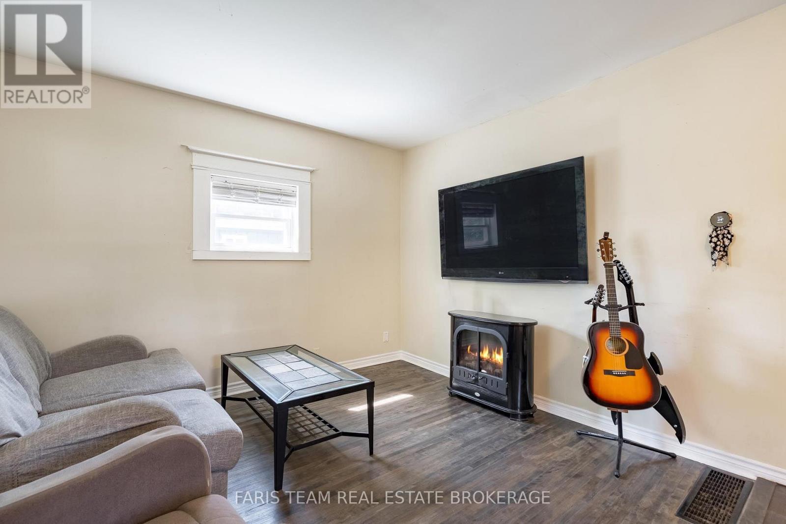 275 Gill Street Property Photo 9