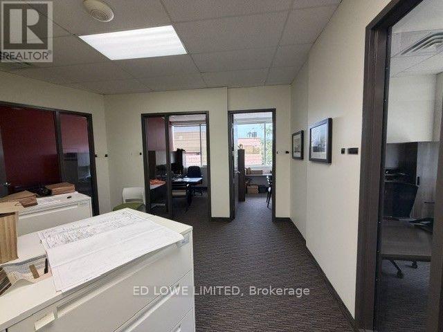 301/304 - 128 Wellington Street W Property Photo 7
