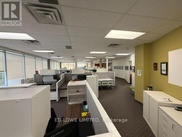 301/304 - 128 Wellington Street W Property Photo 9