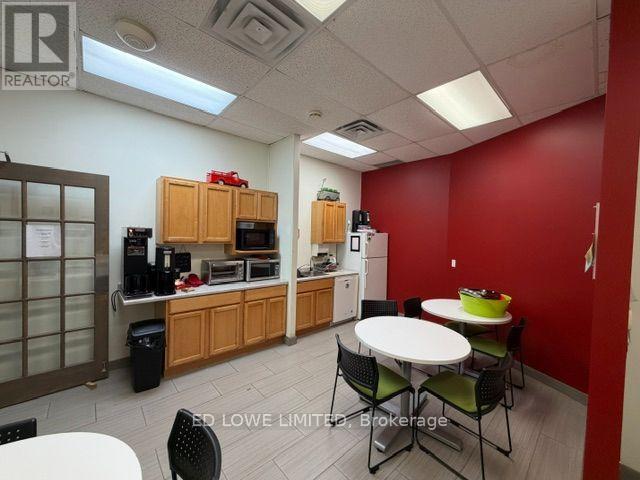 301/304 - 128 Wellington Street W Property Photo 14