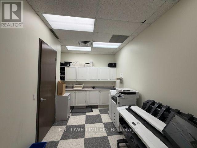 301/304 - 128 Wellington Street W Property Photo 16