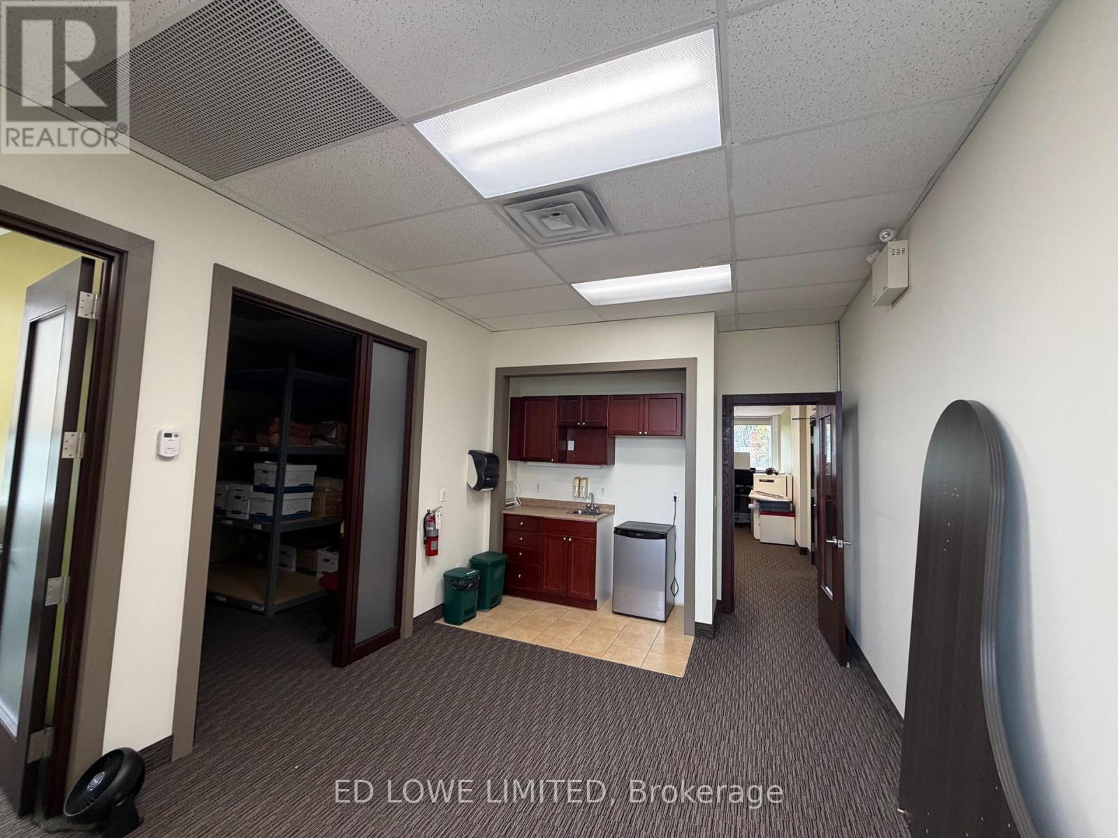 301/304 - 128 Wellington Street W Property Photo 20