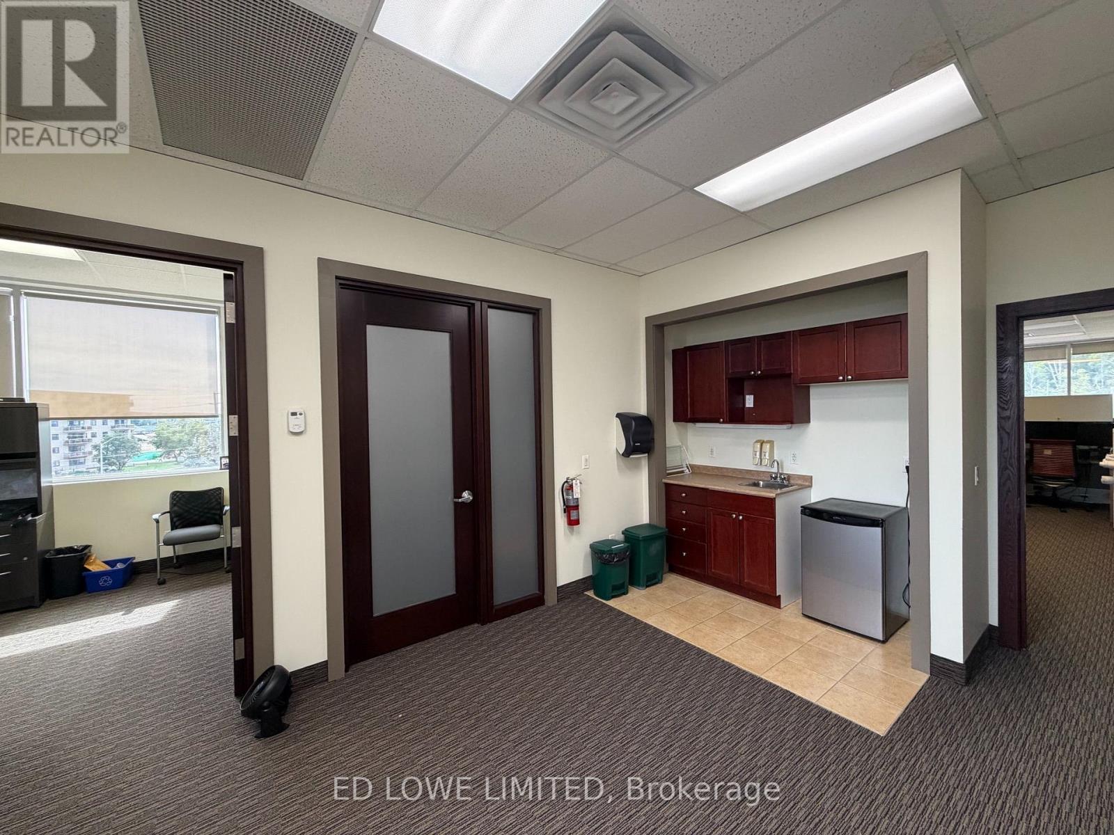 301/304 - 128 Wellington Street W Property Photo 21