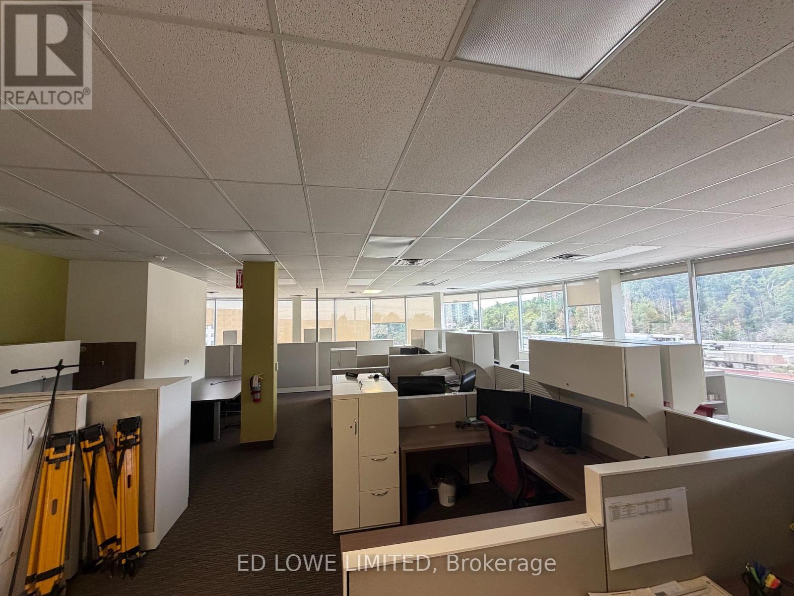 301/304 - 128 Wellington Street W Property Photo 22