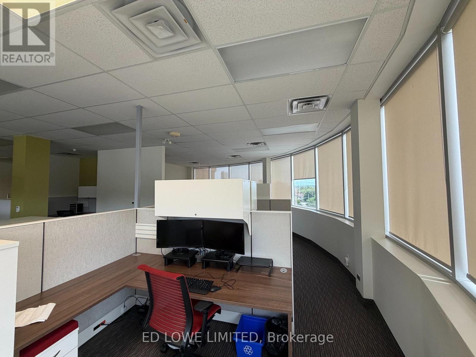 301/304 - 128 Wellington Street W Property Photo 23