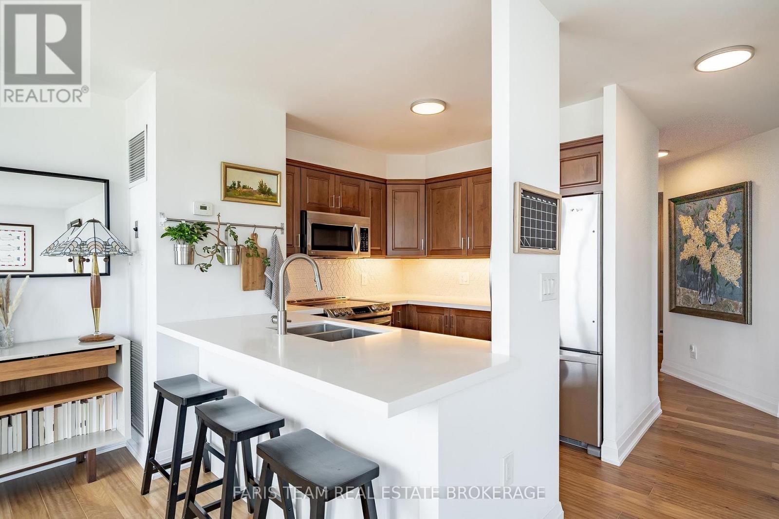 1011 - 150 Dunlop Street E Property Photo 4