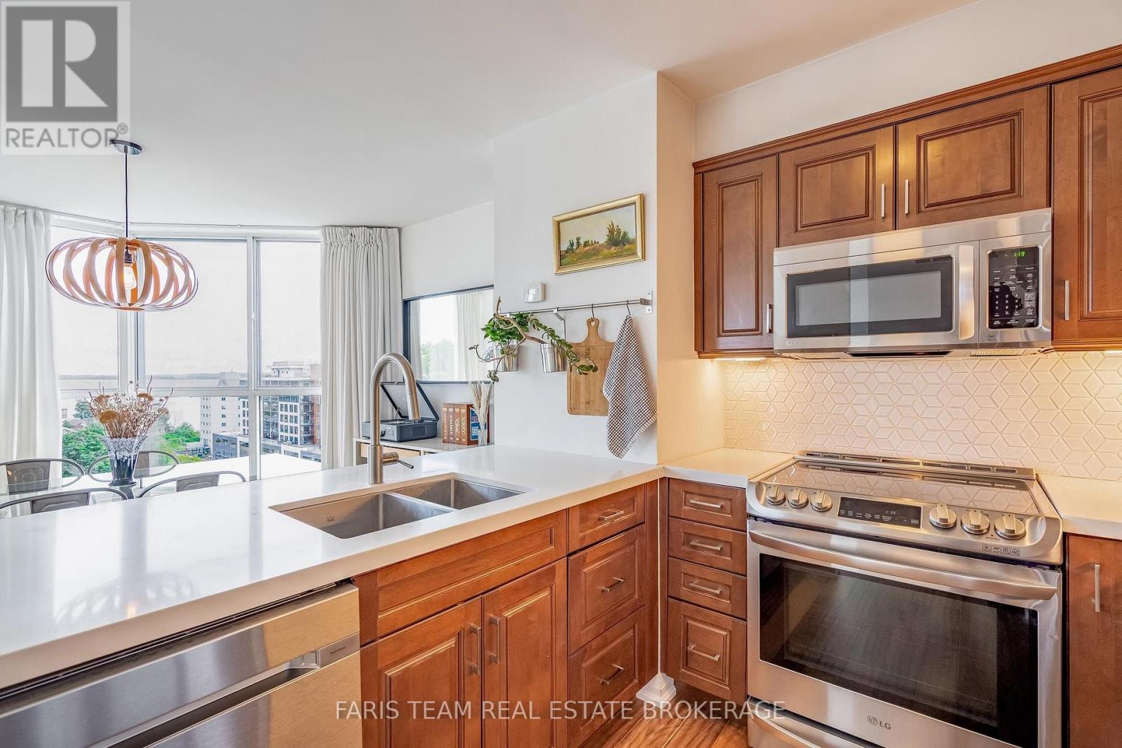 1011 - 150 Dunlop Street E Property Photo 6