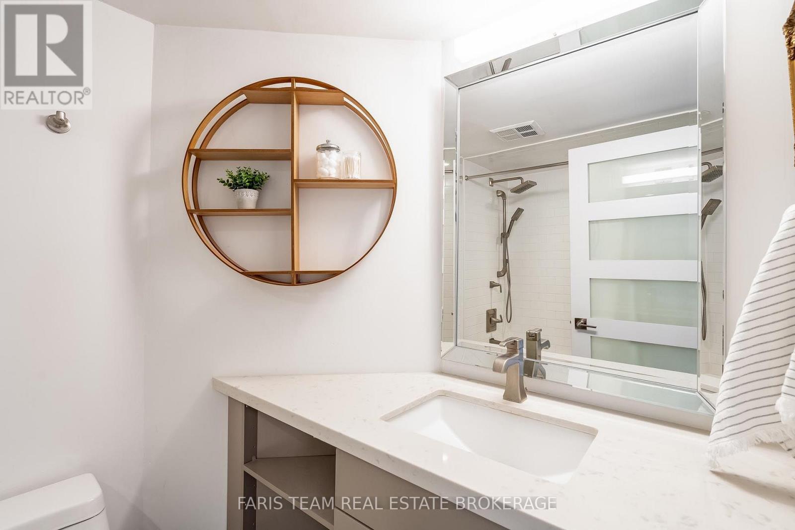 1011 - 150 Dunlop Street E Property Photo 16