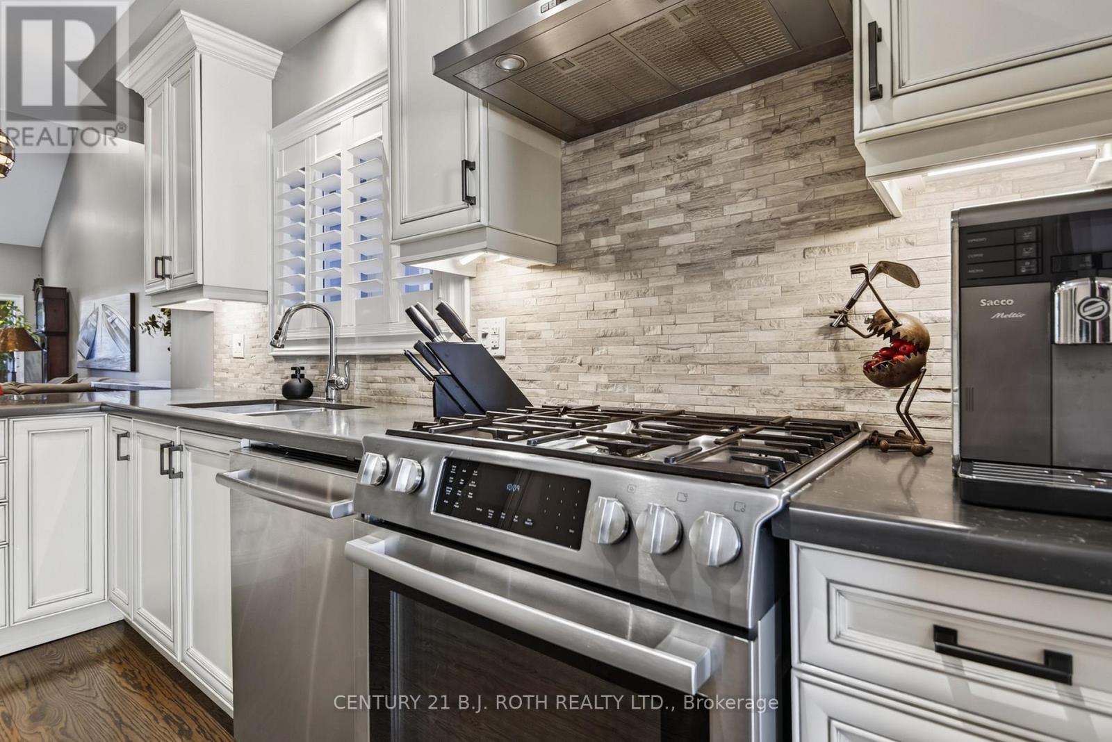 3306 Summerhill Way Property Photo 11