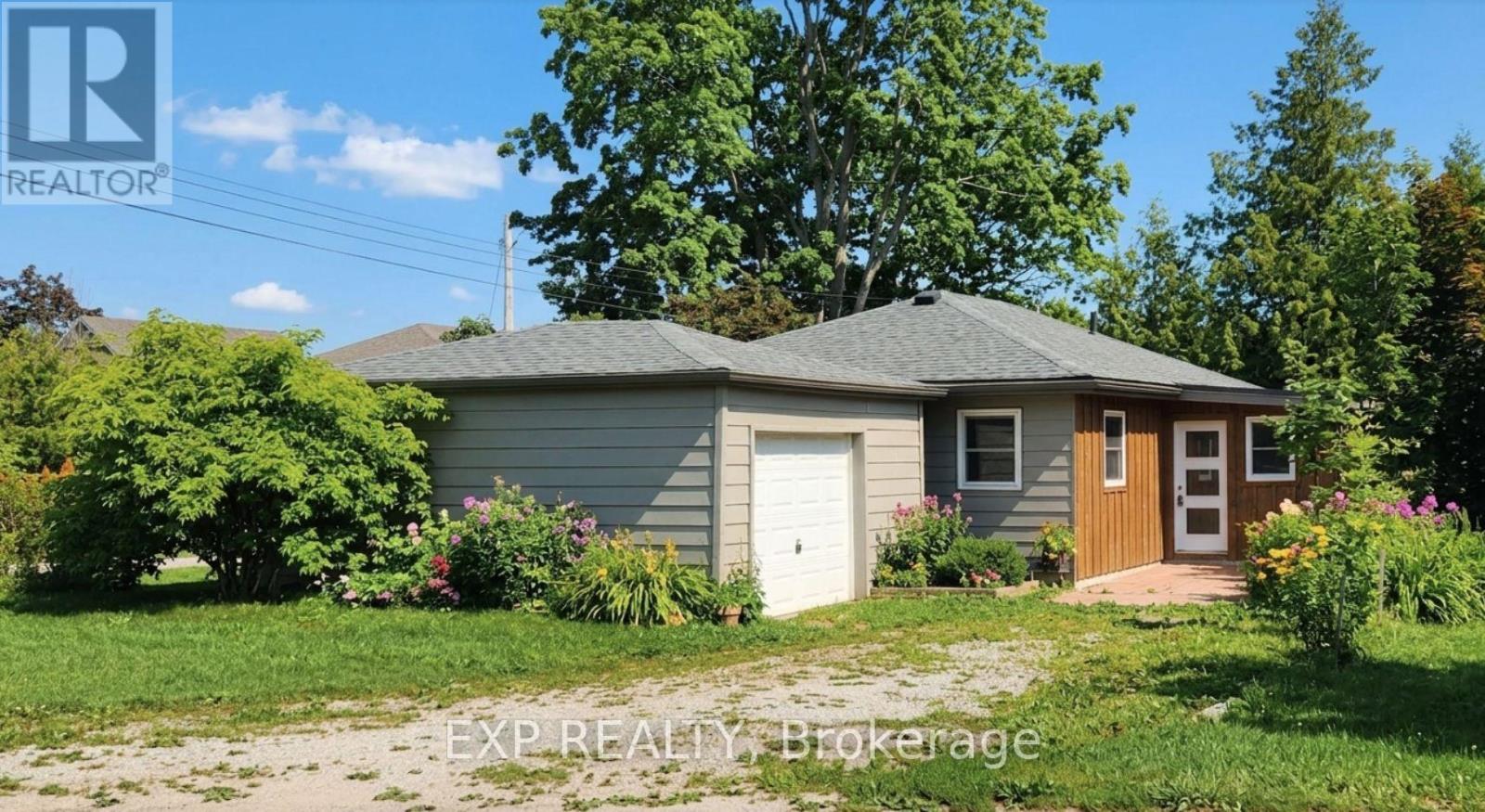71 Lakeshore Road E Property Photo 2