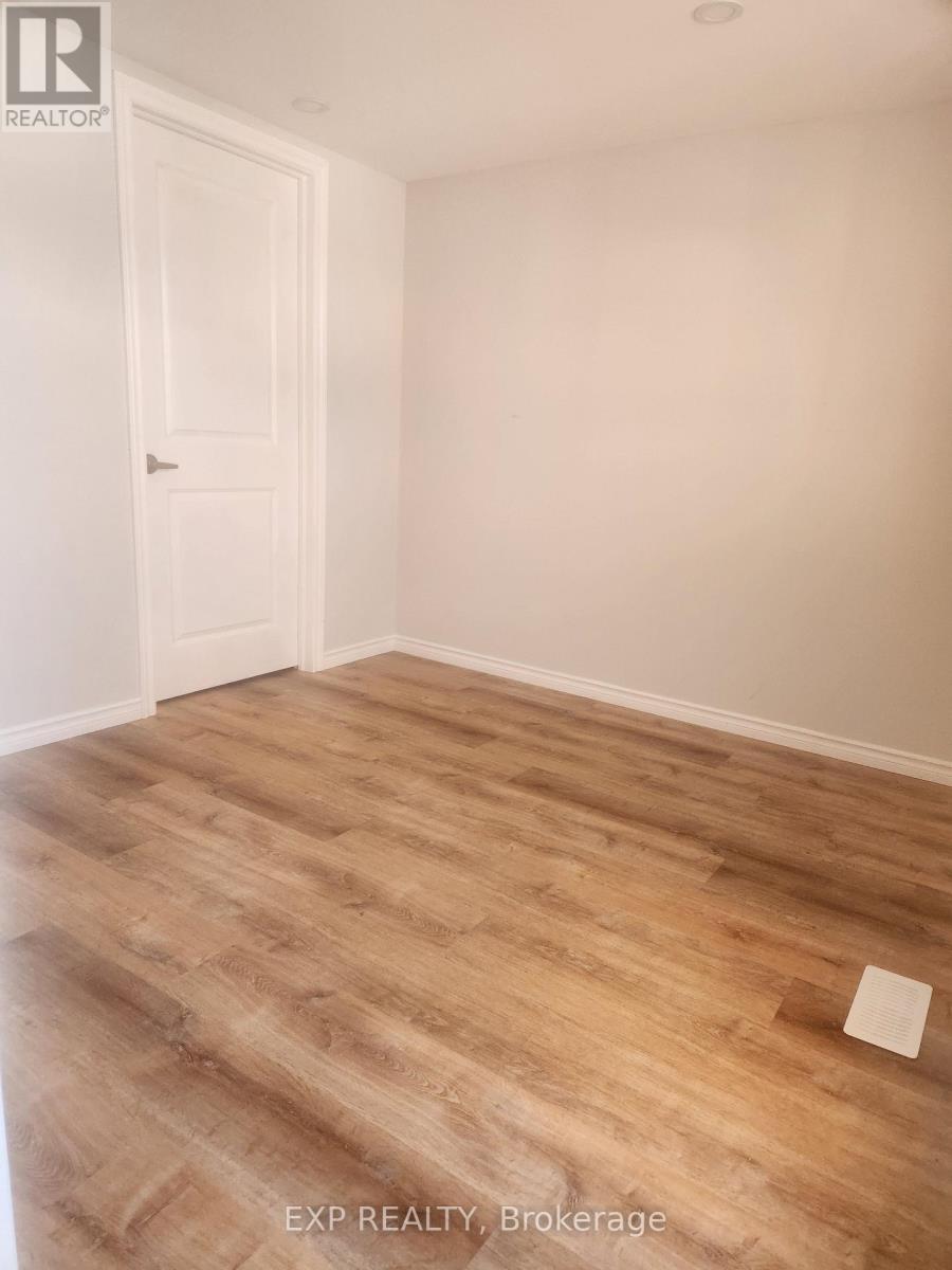 71 Lakeshore Road E Property Photo 3