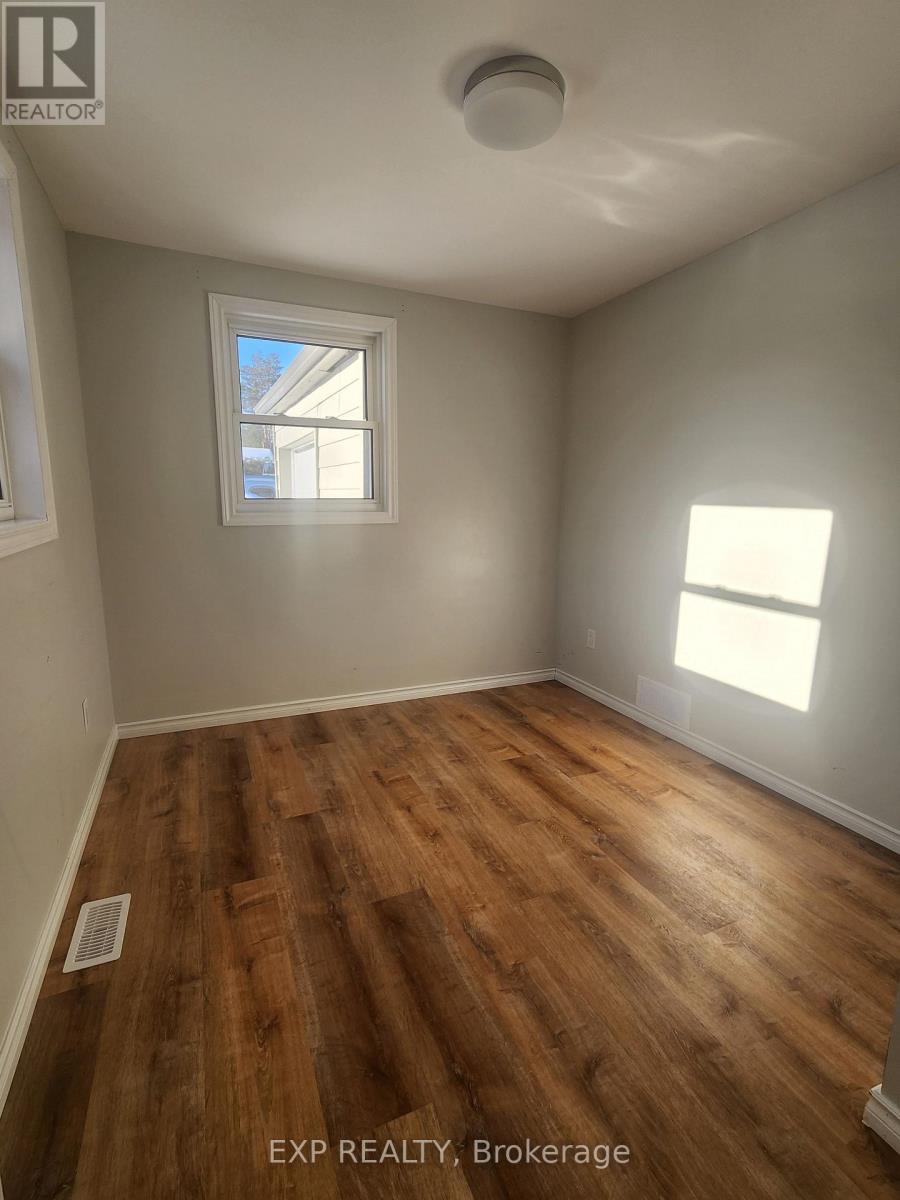 71 Lakeshore Road E Property Photo 5