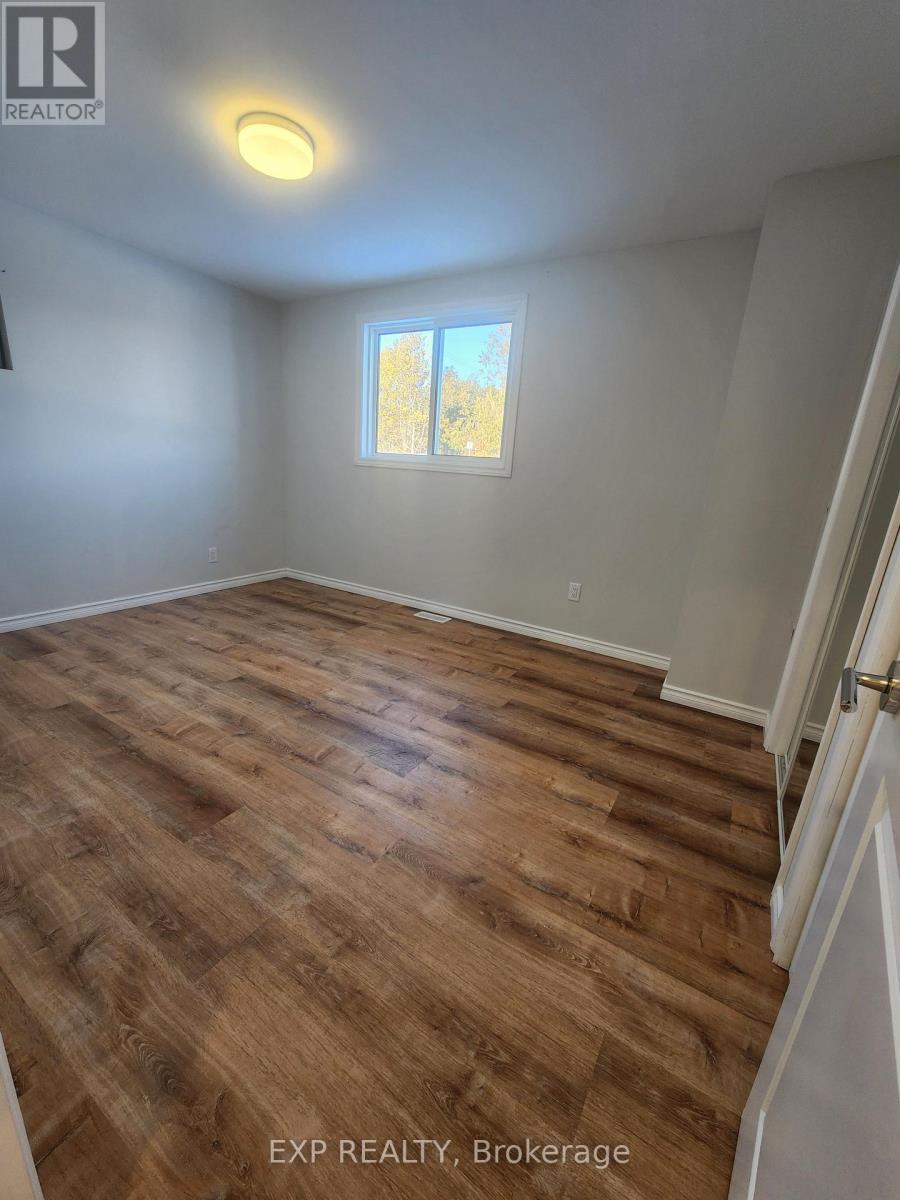71 Lakeshore Road E Property Photo 10
