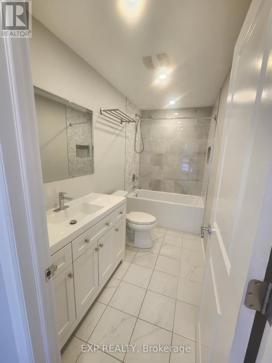 71 Lakeshore Road E Property Photo 12