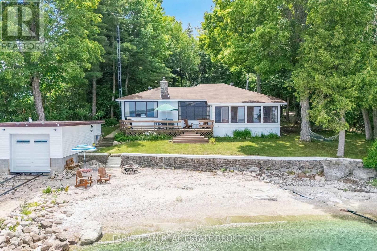 1697 Champlain Road Property Photo 4