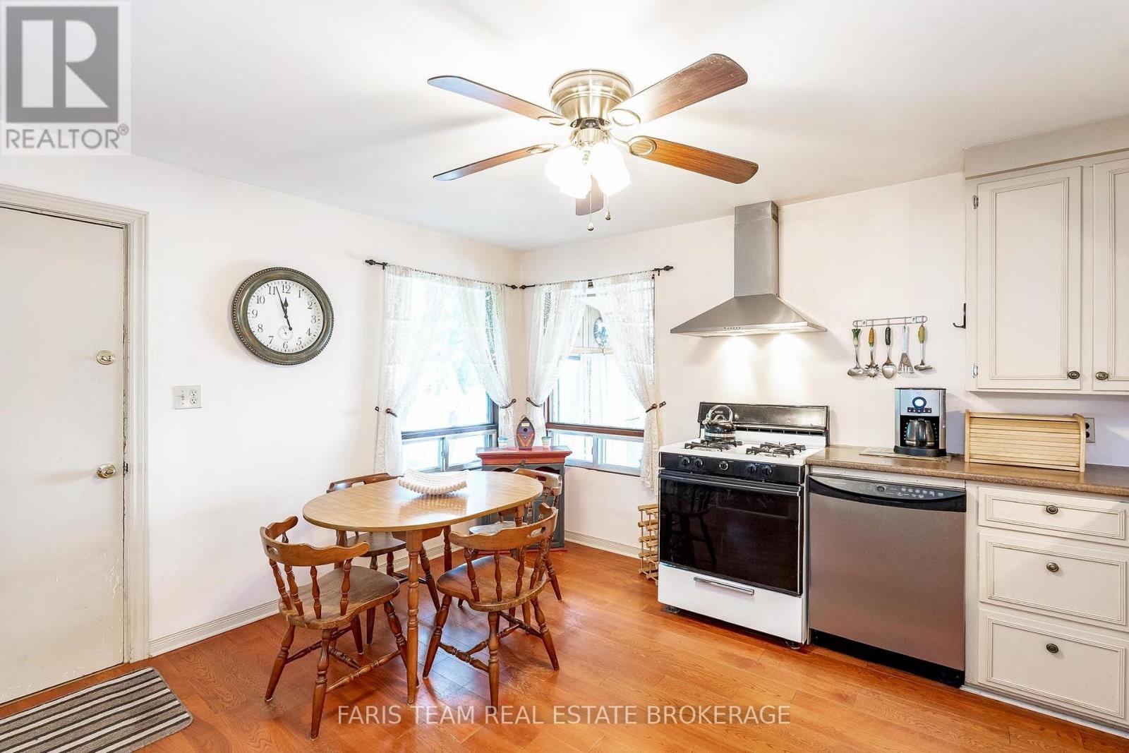 1697 Champlain Road Property Photo 6