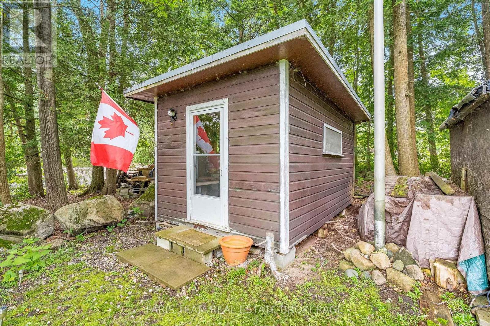 1697 Champlain Road Property Photo 16