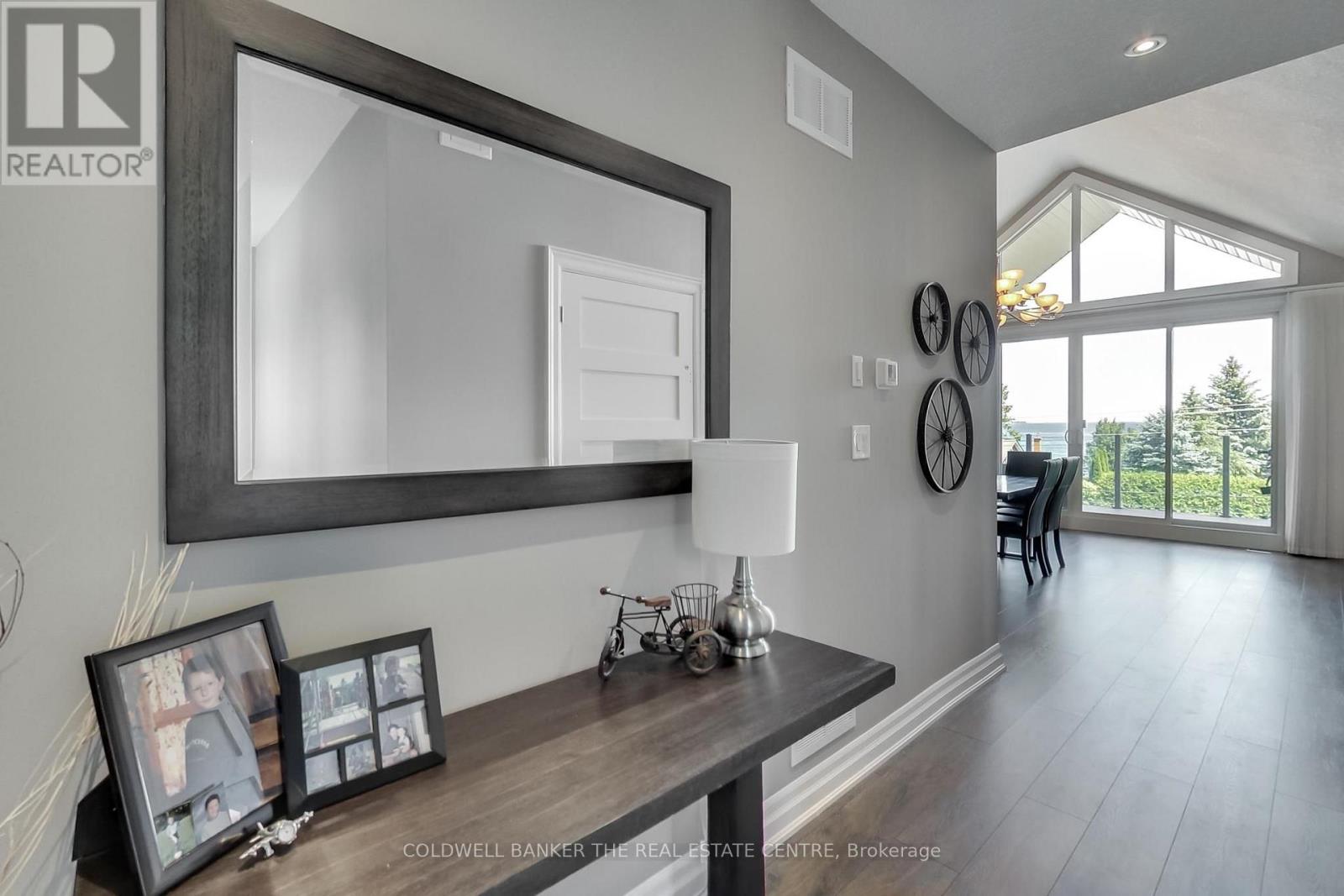224 Lakeshore Road E Property Photo 2