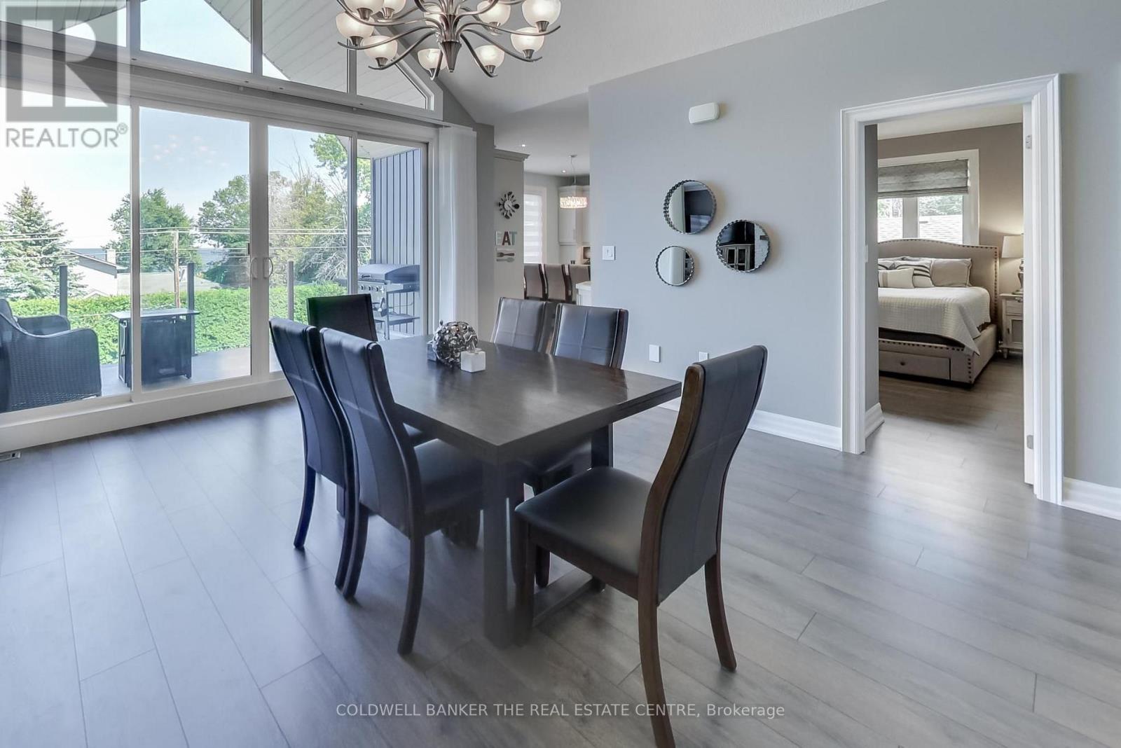 224 Lakeshore Road E Property Photo 8