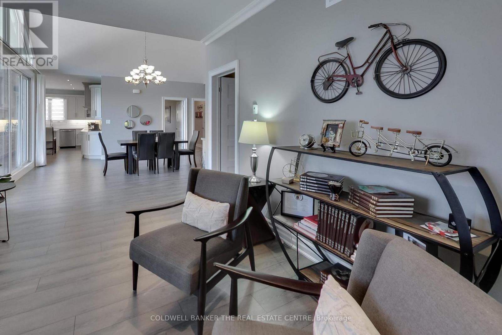 224 Lakeshore Road E Property Photo 12