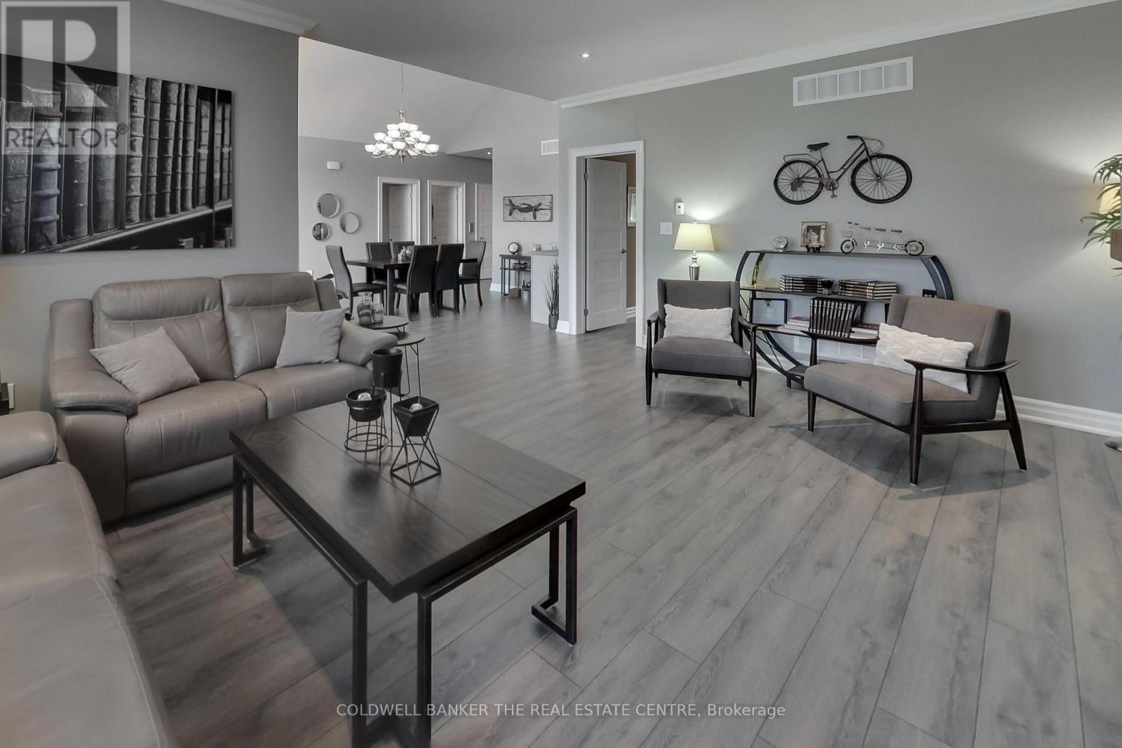 224 Lakeshore Road E Property Photo 13