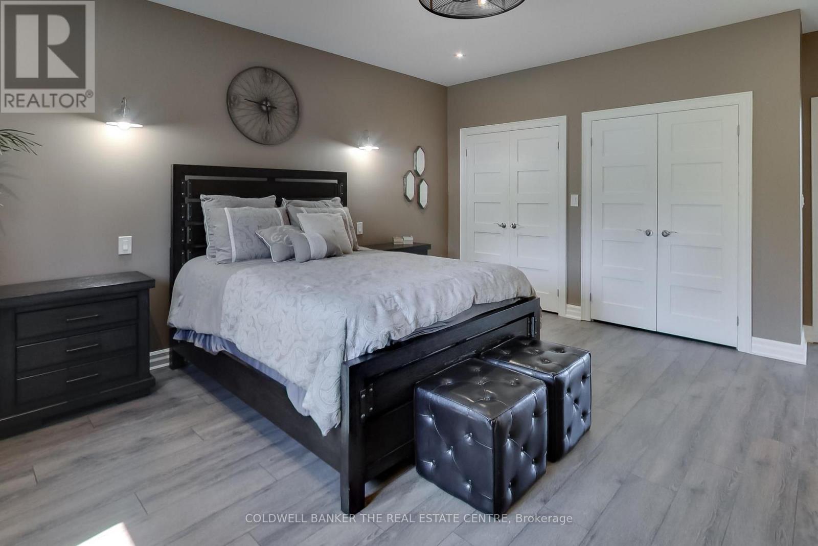 224 Lakeshore Road E Property Photo 16
