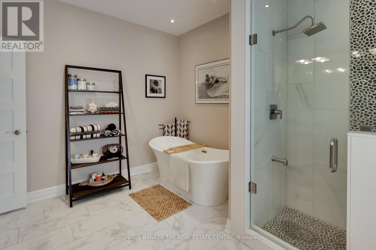 224 Lakeshore Road E Property Photo 17