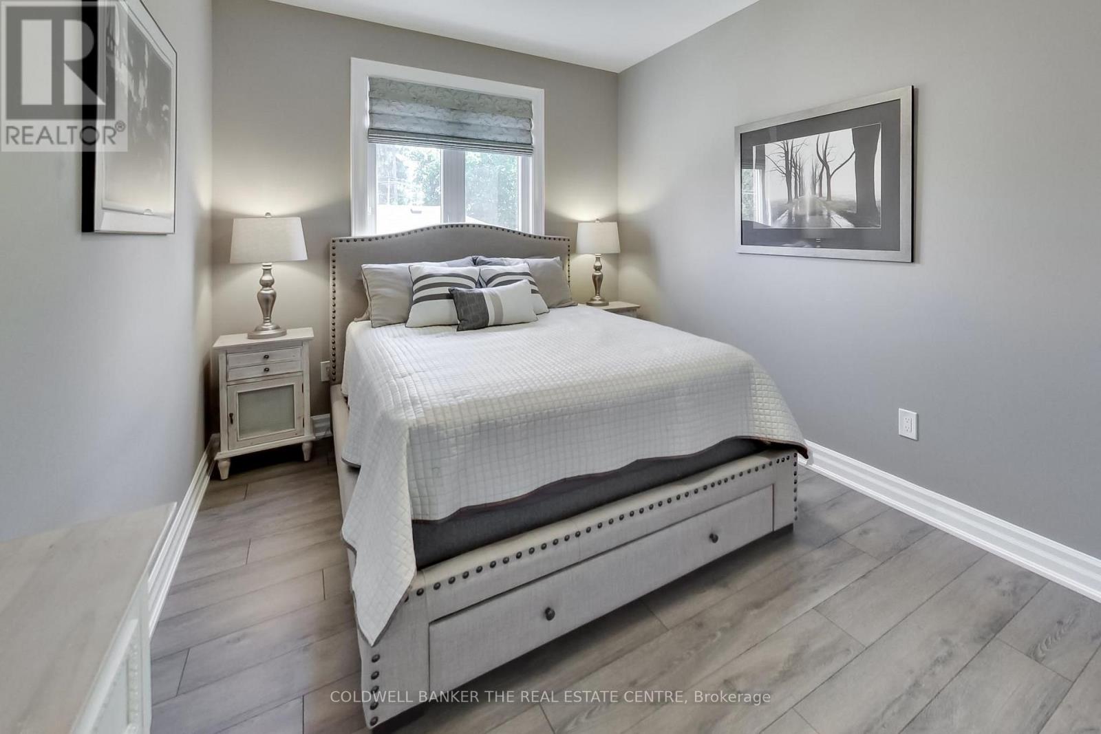 224 Lakeshore Road E Property Photo 19