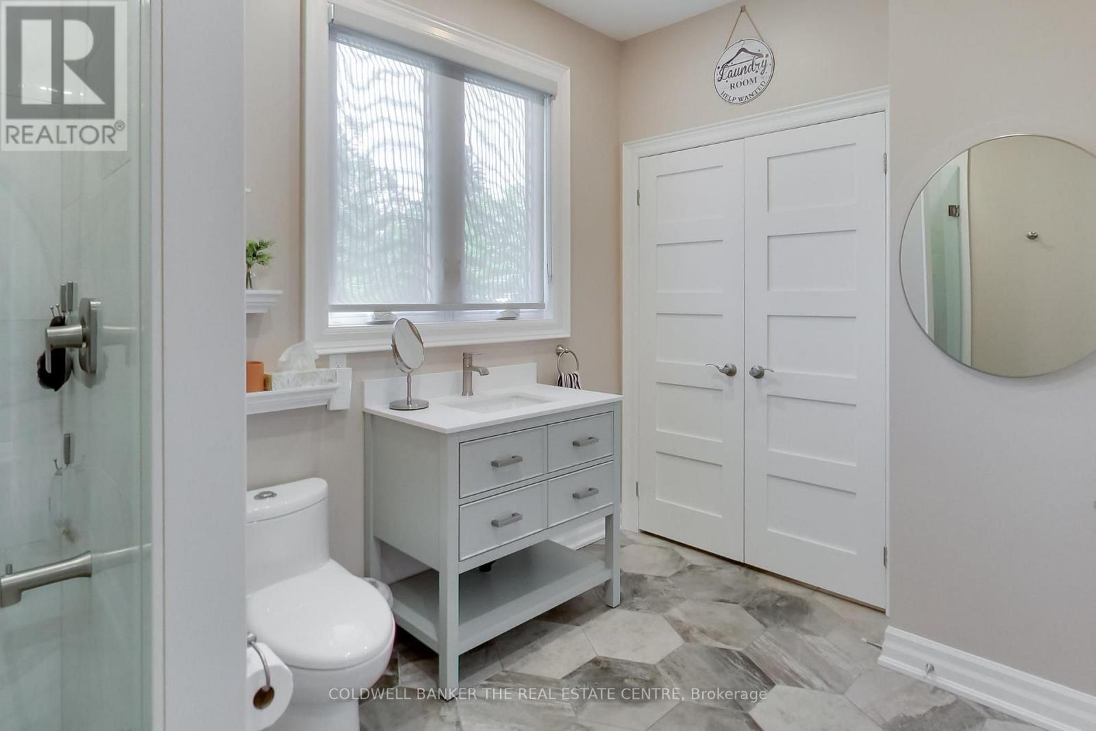 224 Lakeshore Road E Property Photo 21
