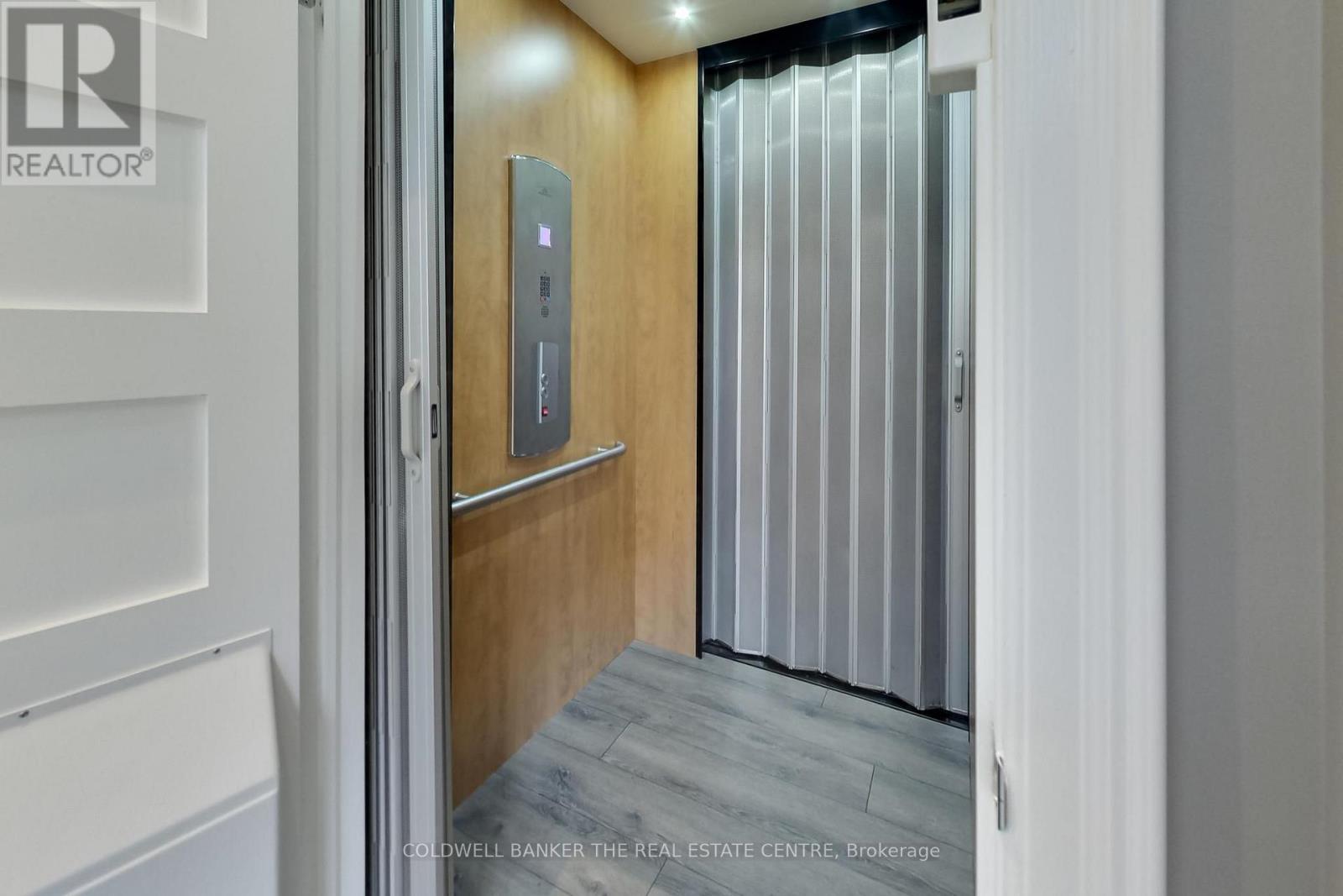 224 Lakeshore Road E Property Photo 24