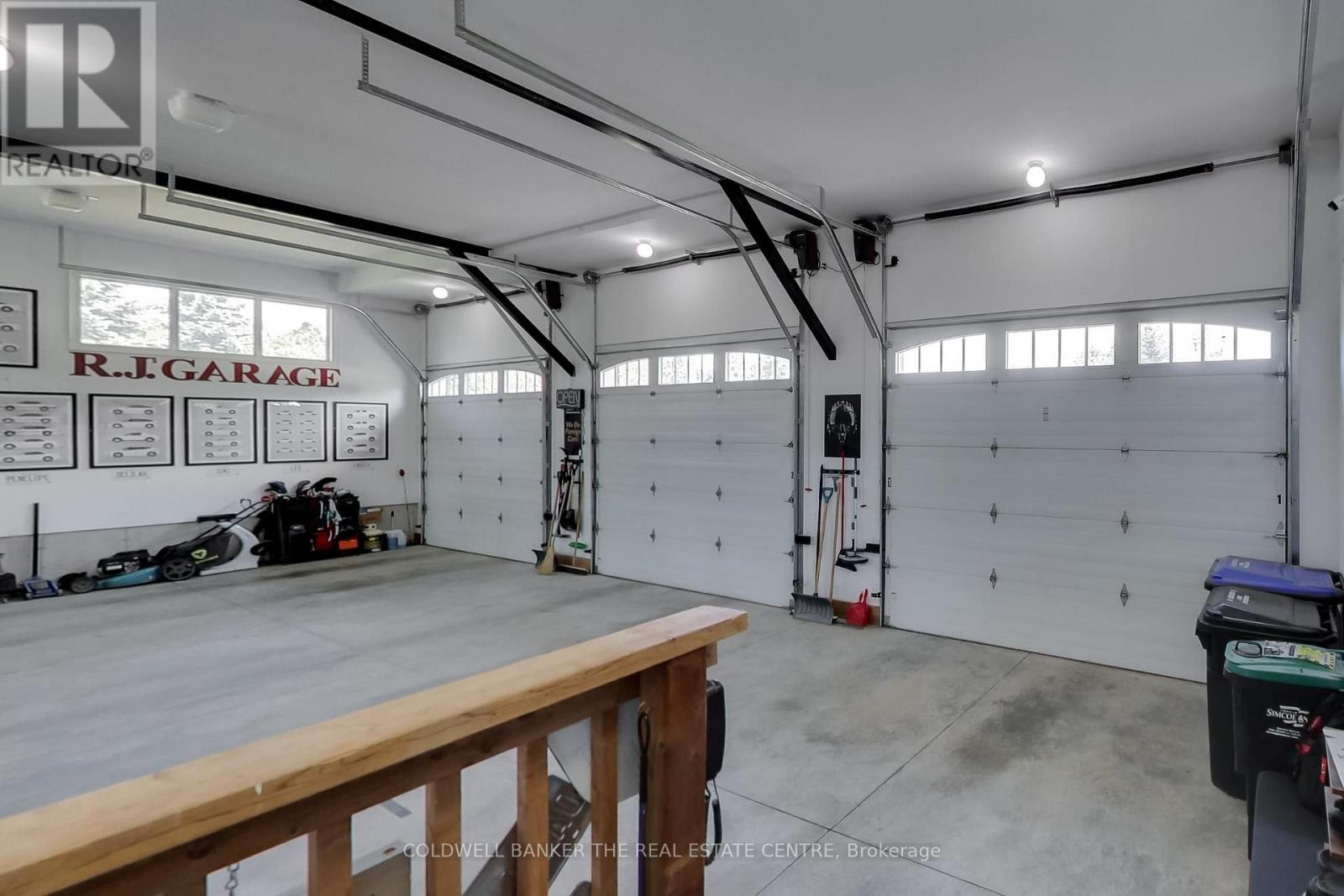 224 Lakeshore Road E Property Photo 27