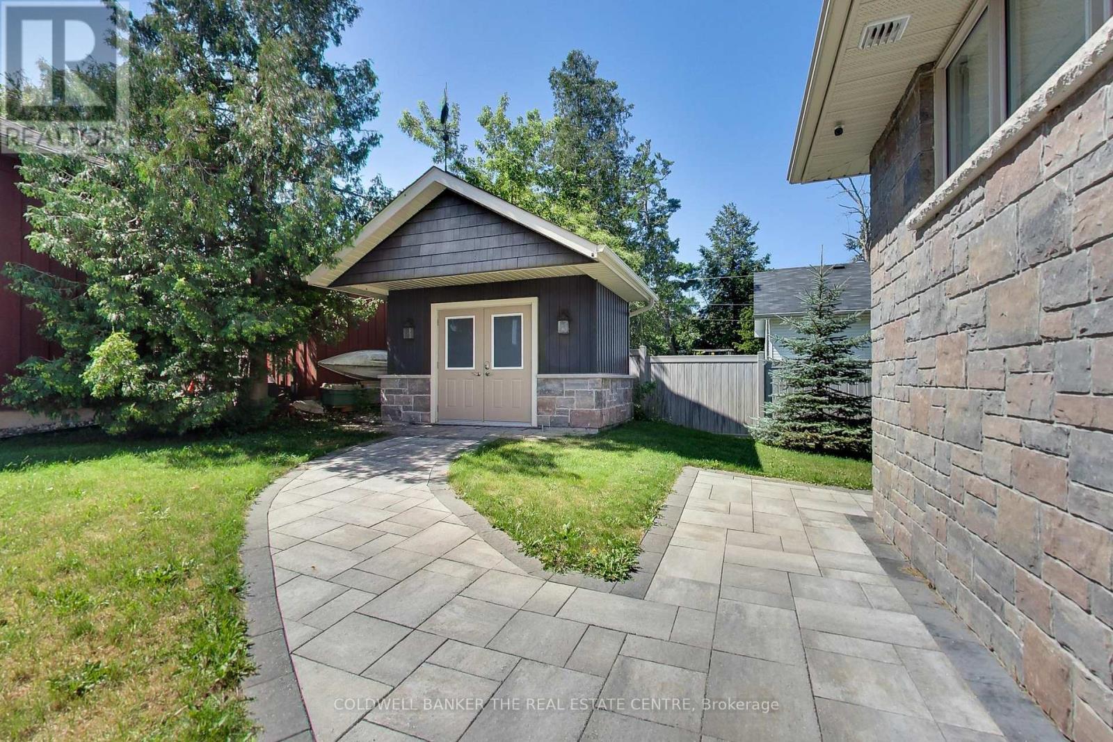 224 Lakeshore Road E Property Photo 43