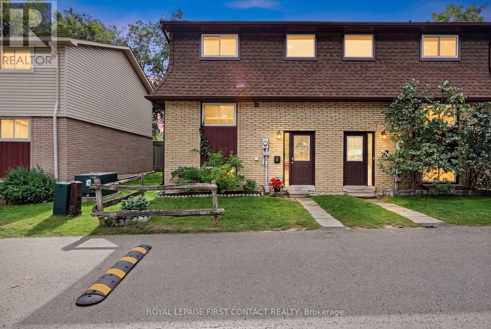8 - 233 INNISFIL STREET Property Photo 1