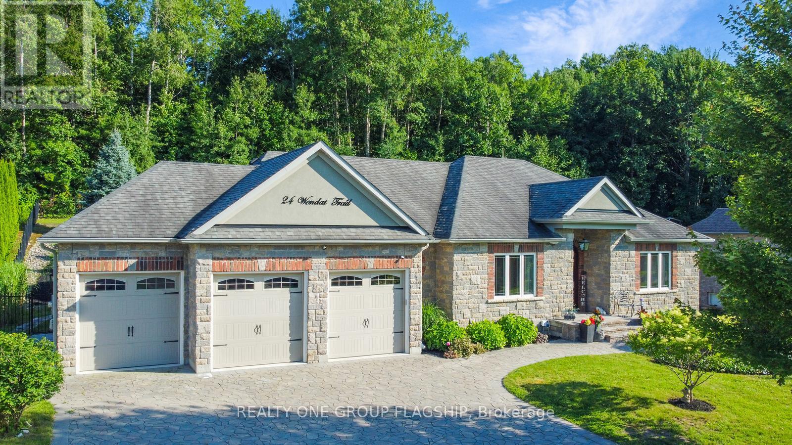 24 Wendat Trail E Property Photo 1