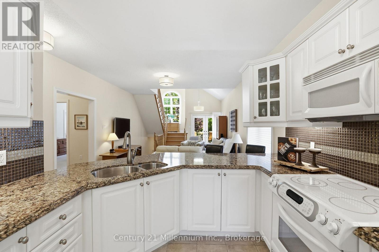 18 Thomas Drive Property Photo 10