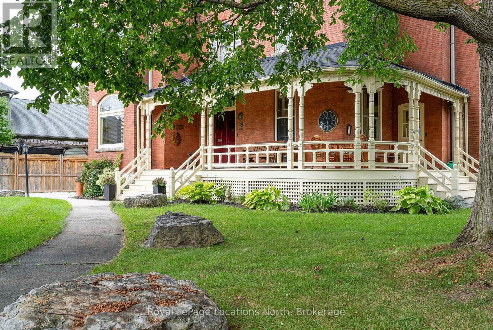 291 Third Street Property Photo 2