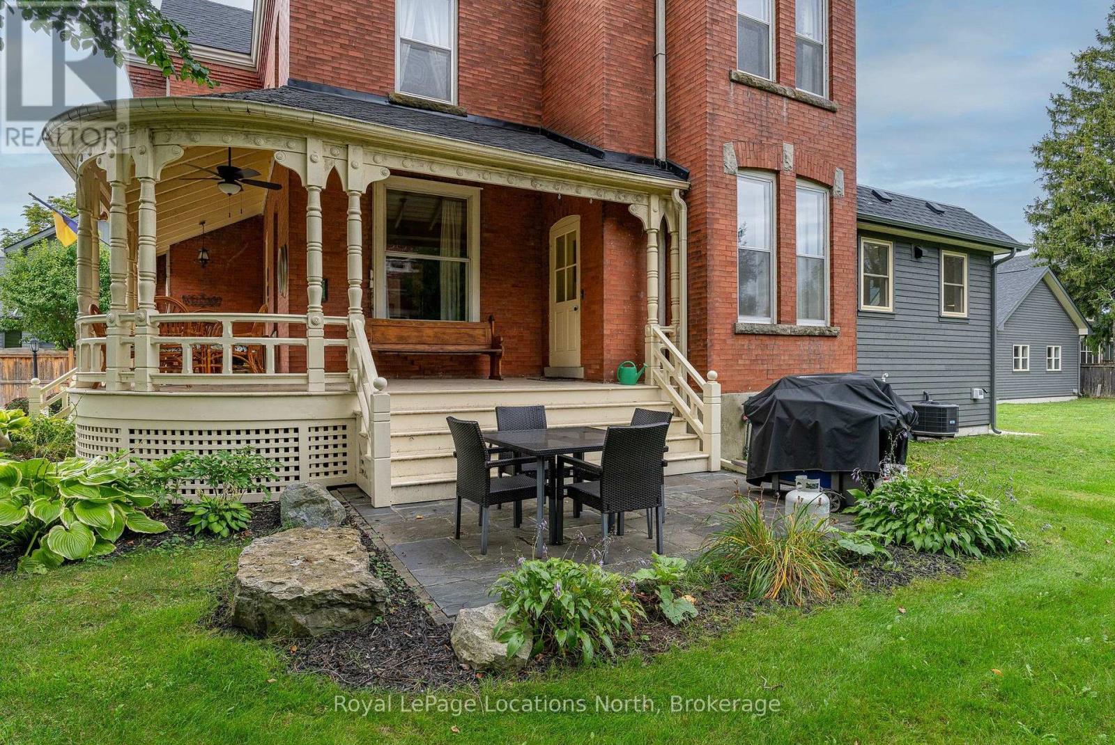 291 Third Street Property Photo 3