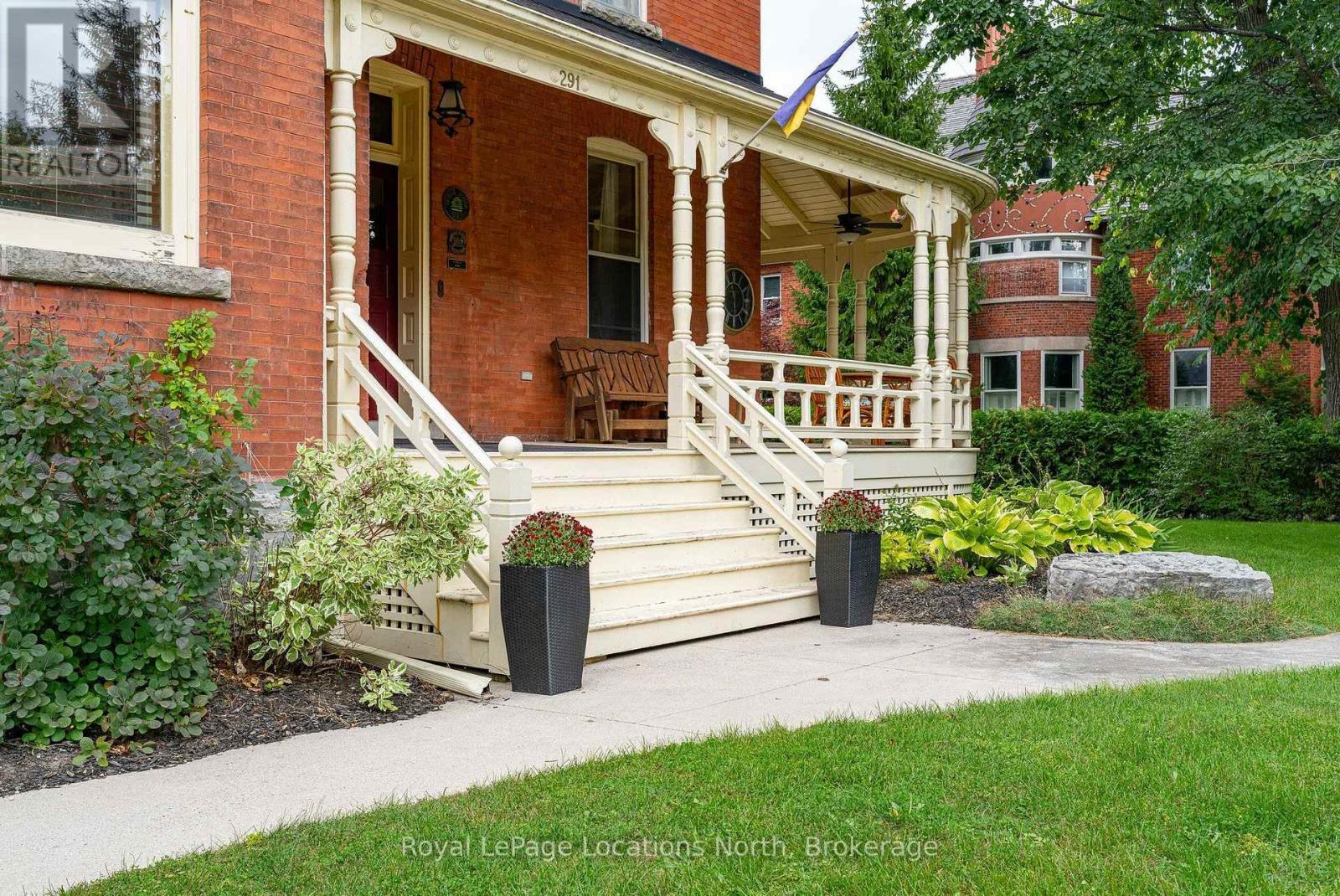291 Third Street Property Photo 4