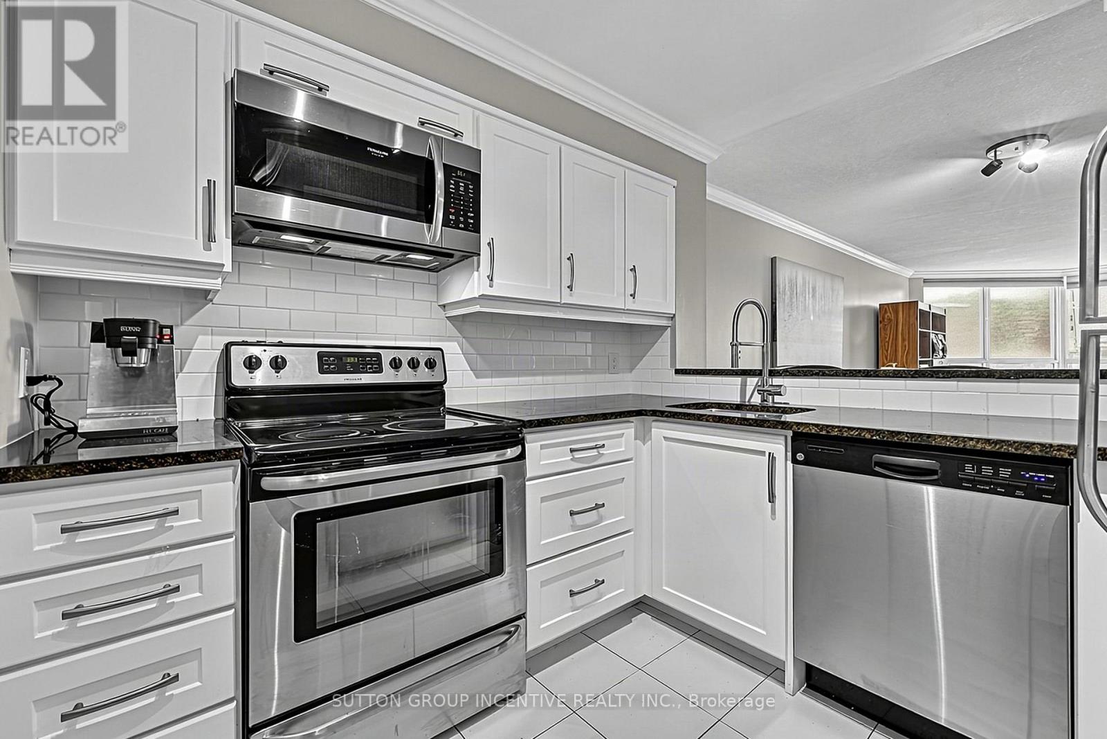 304 - 140 Dunlop Street E Property Photo 7
