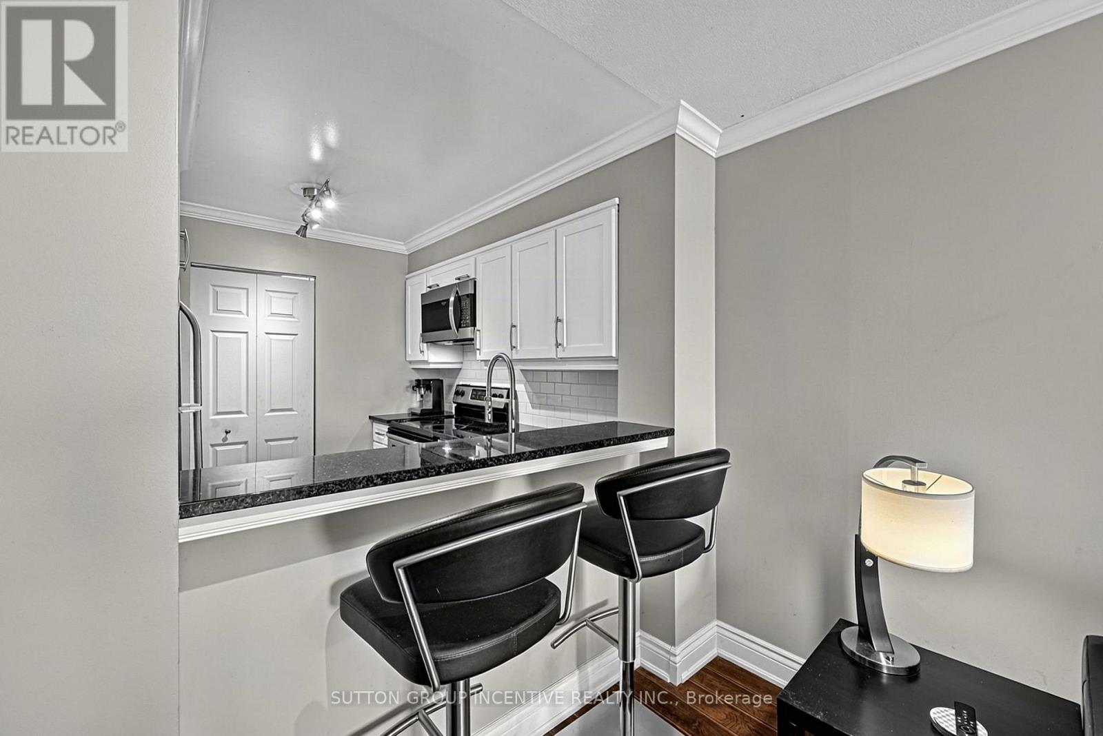 304 - 140 Dunlop Street E Property Photo 9