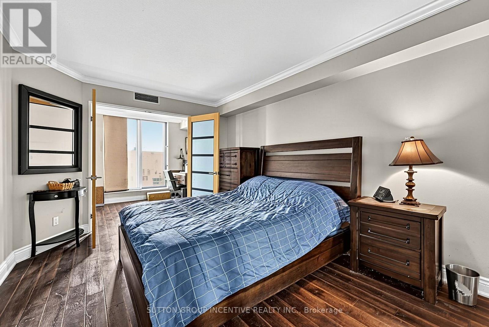 304 - 140 Dunlop Street E Property Photo 17