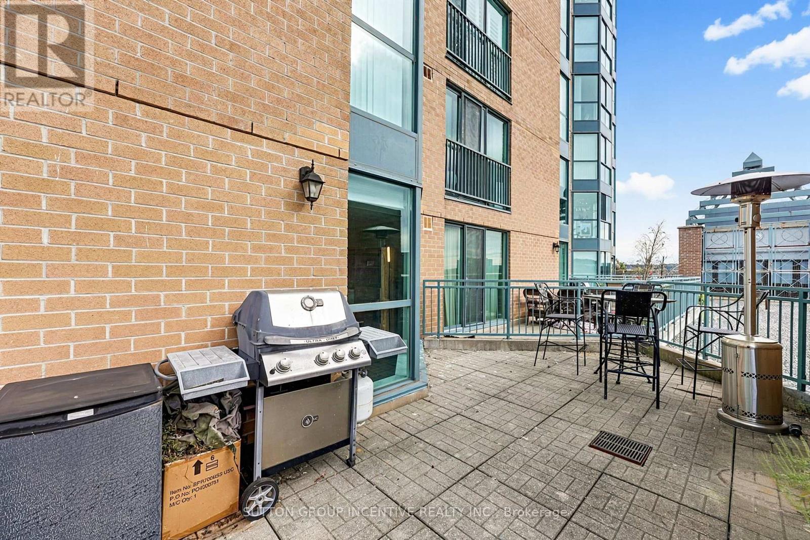 304 - 140 Dunlop Street E Property Photo 22