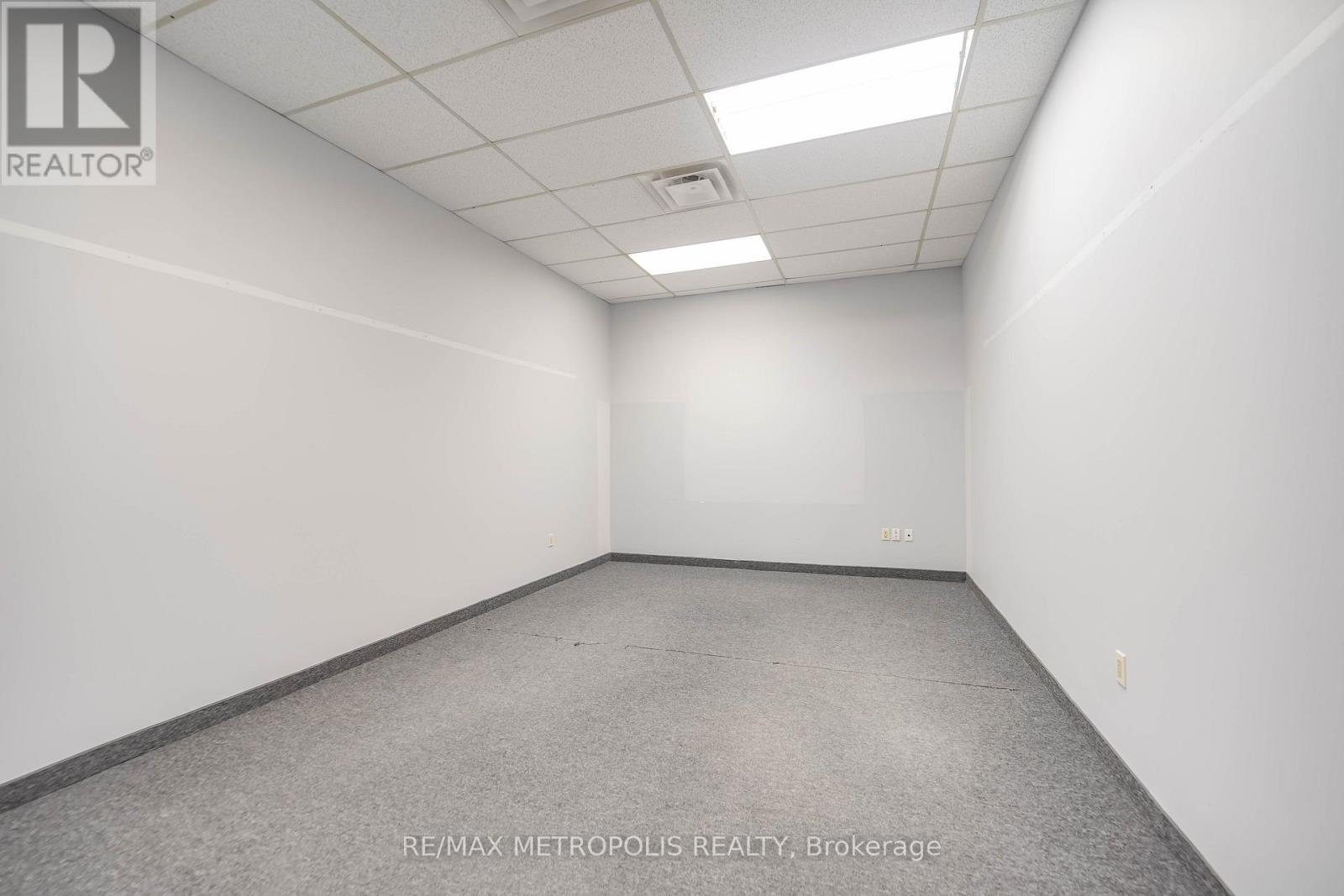 S13811780 Property Photo 33