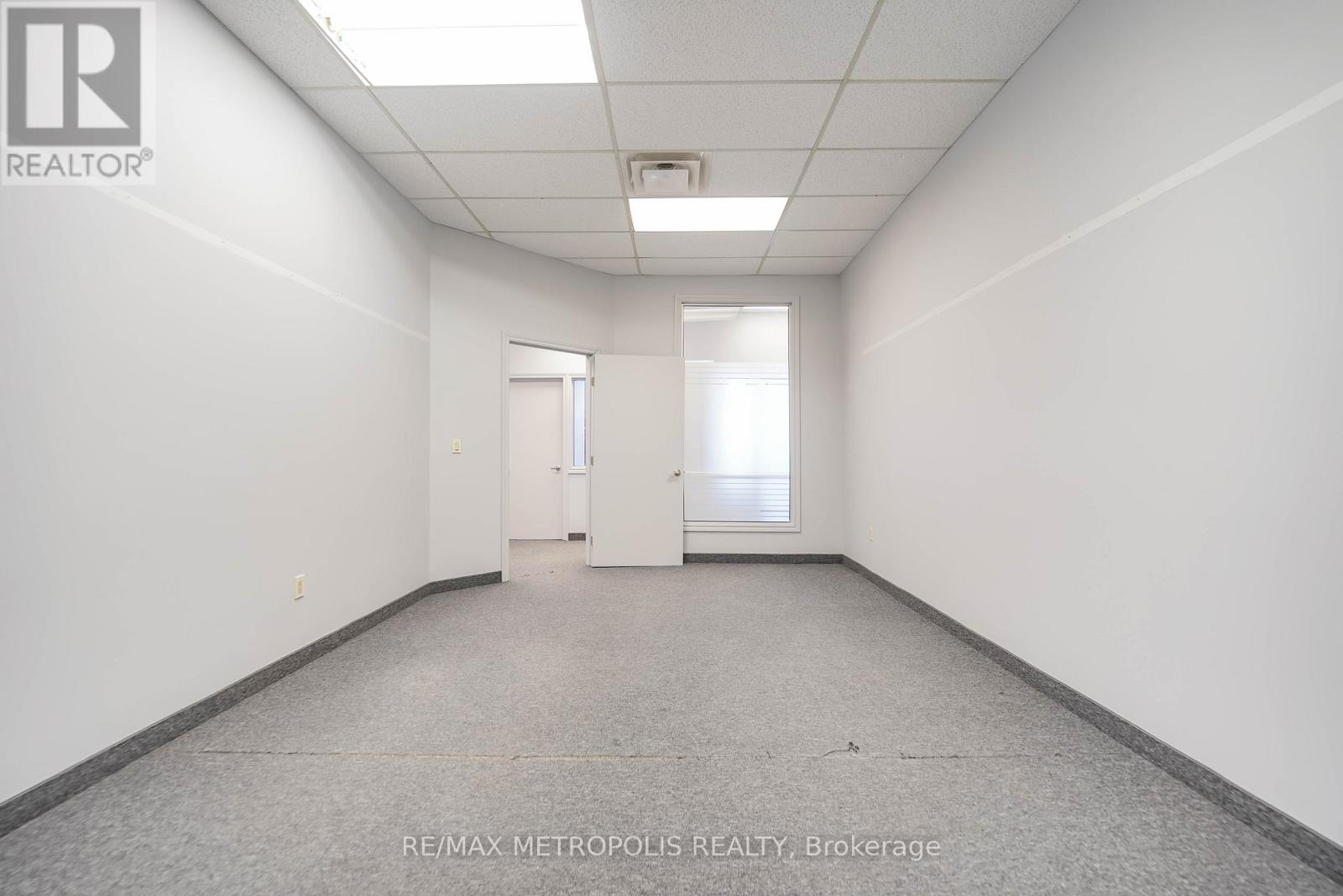 S13811780 Property Photo 35