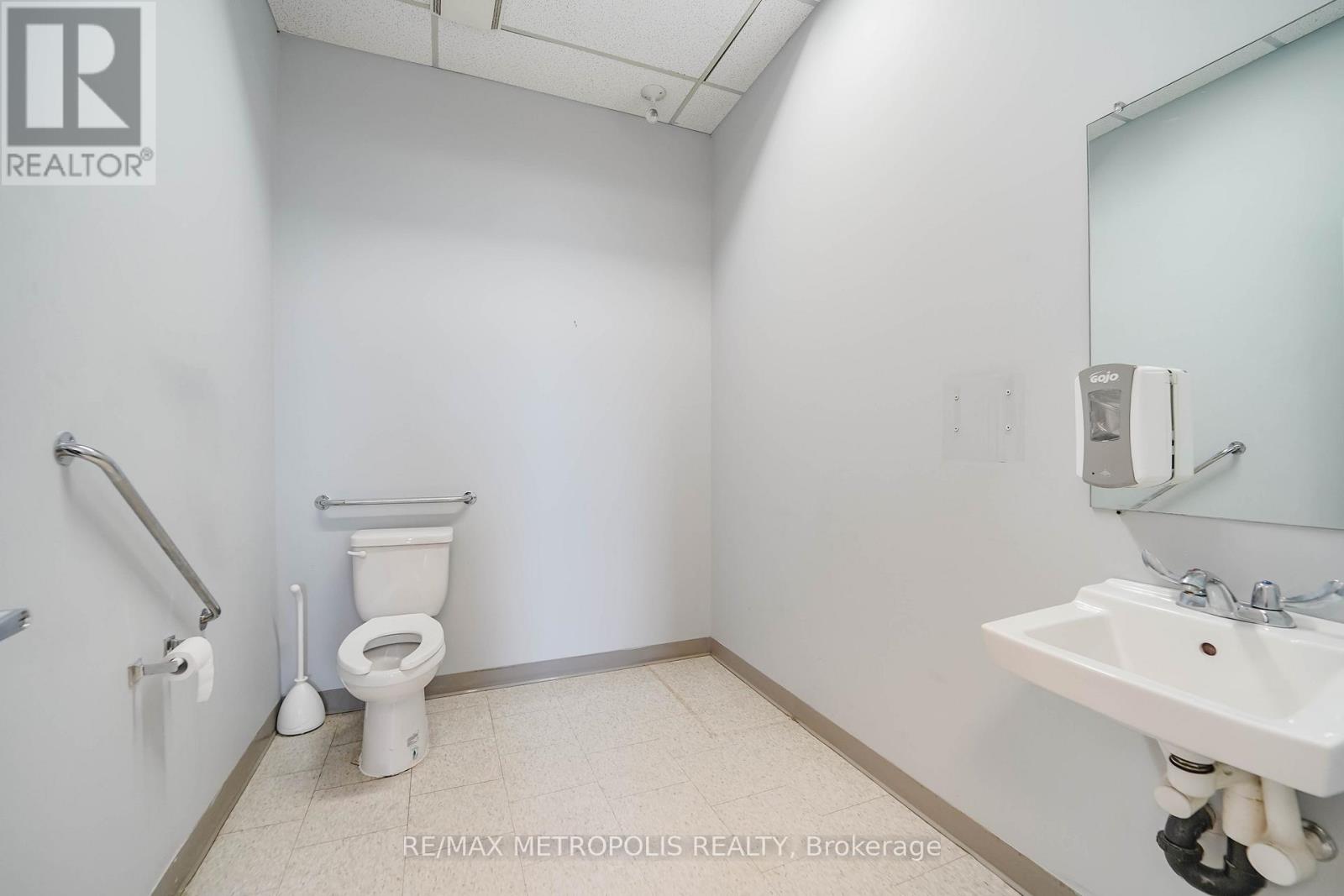 S13811780 Property Photo 37