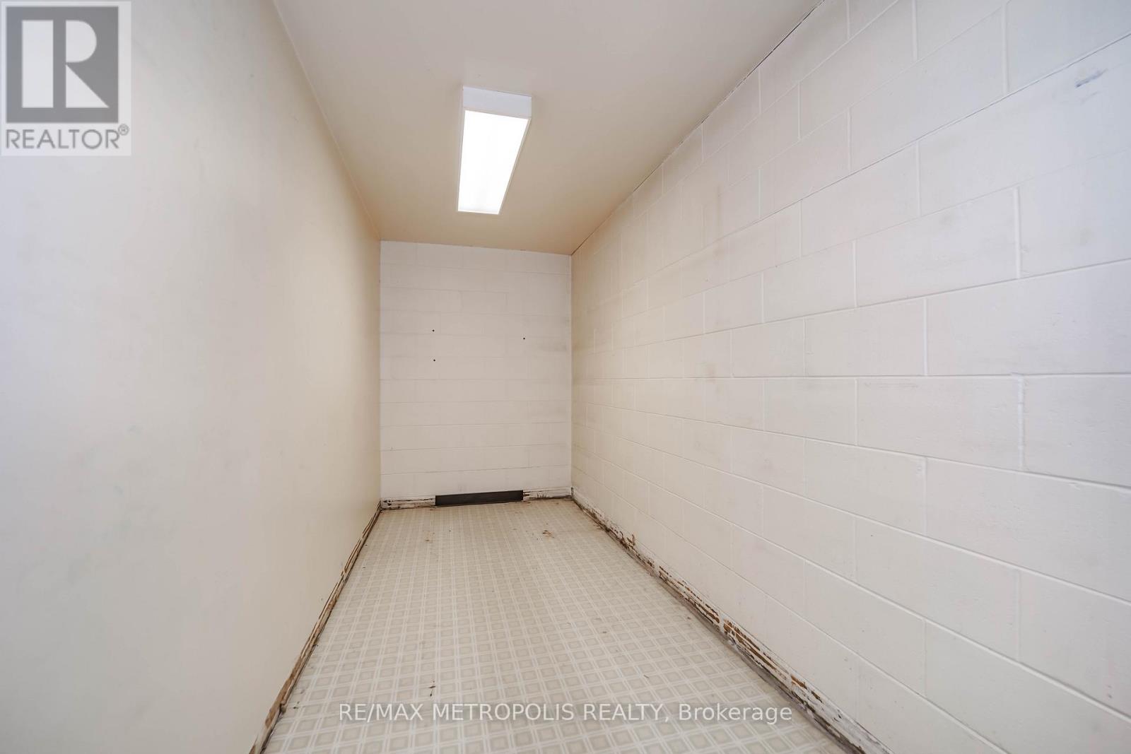 S13811780 Property Photo 41