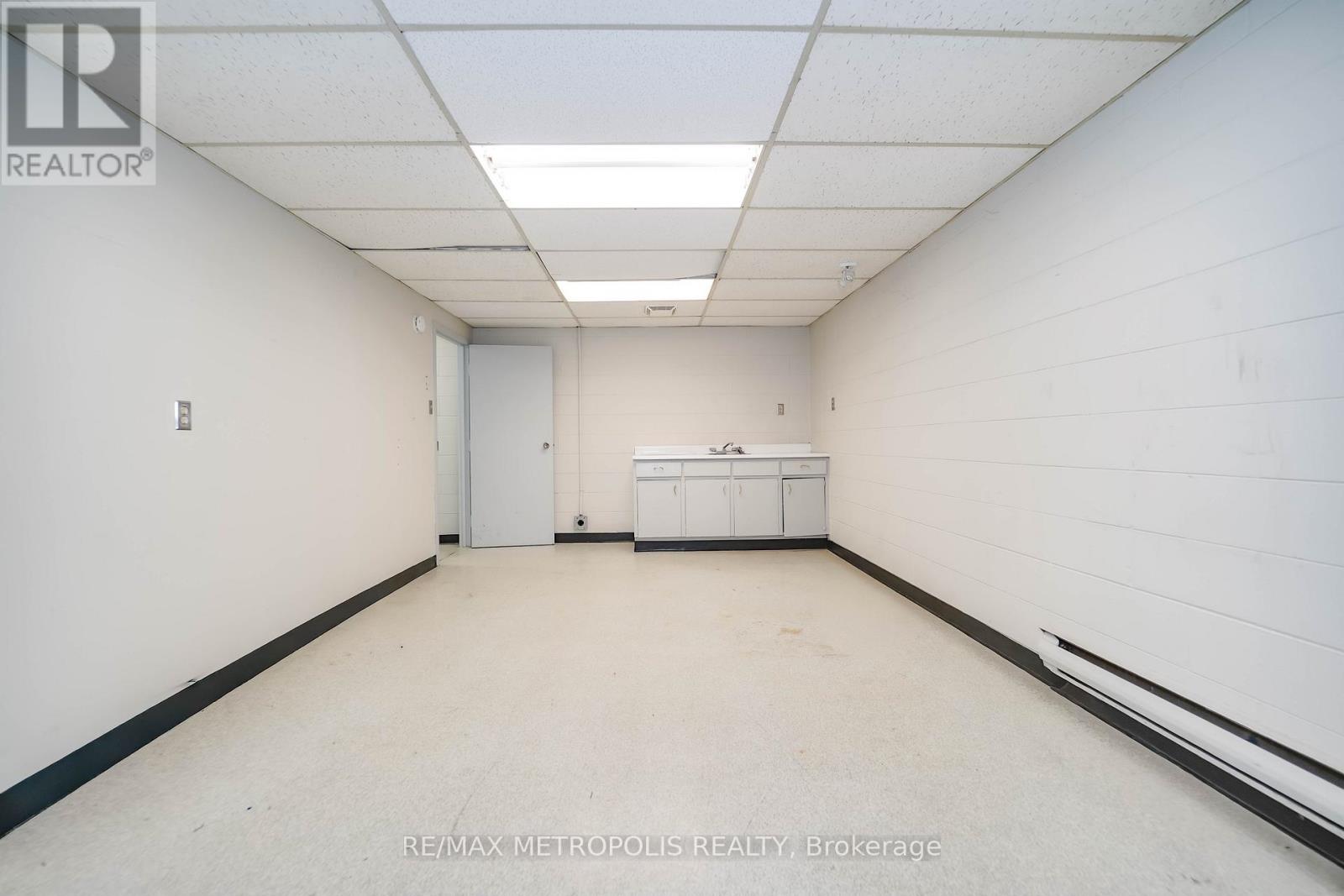 S13811780 Property Photo 42