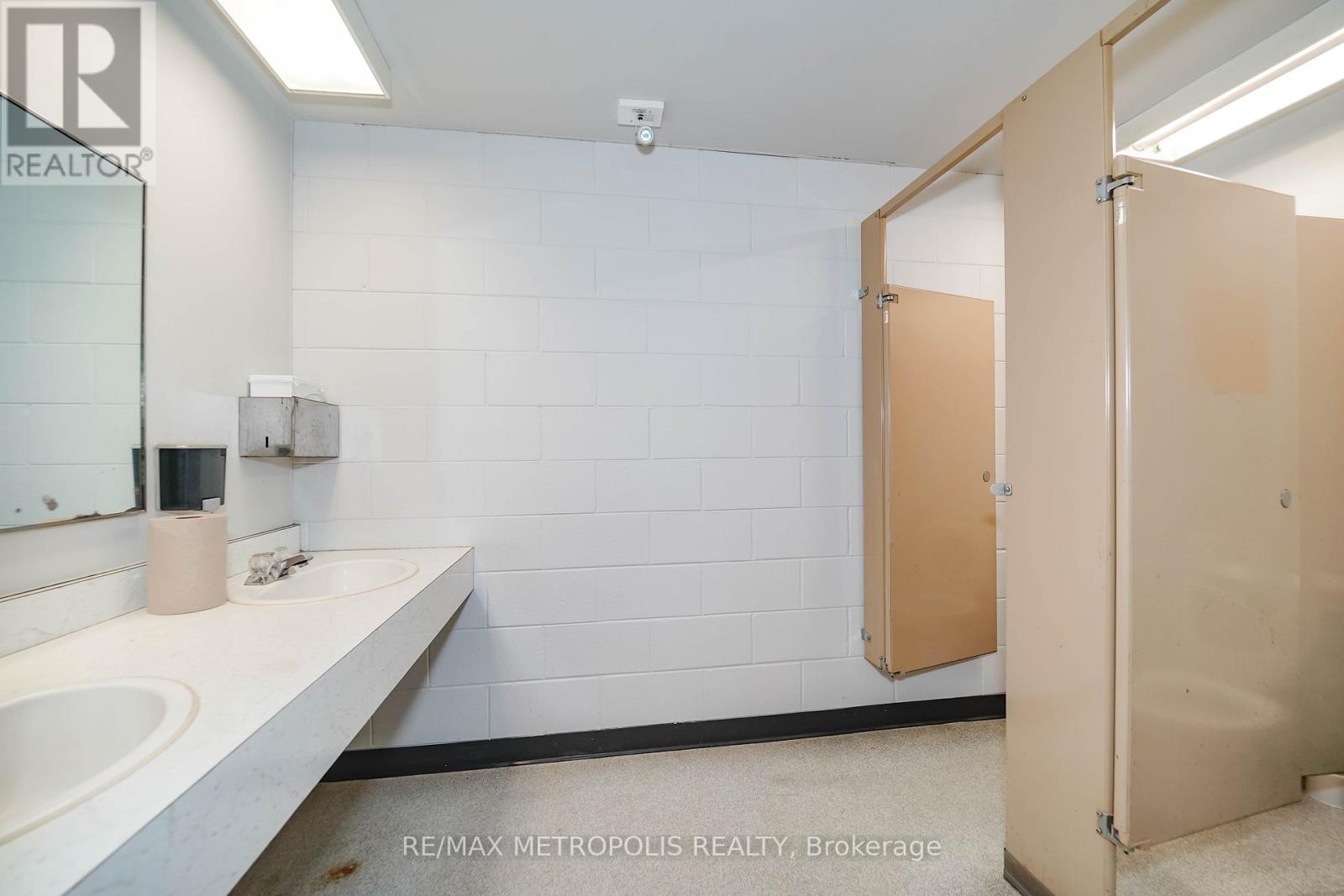 S13811780 Property Photo 43